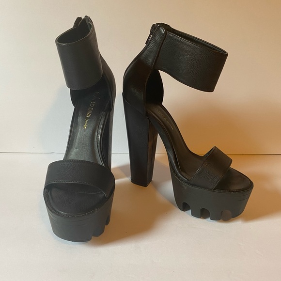 Wild Diva Platform ankle strap heels - Picture 9 of 10